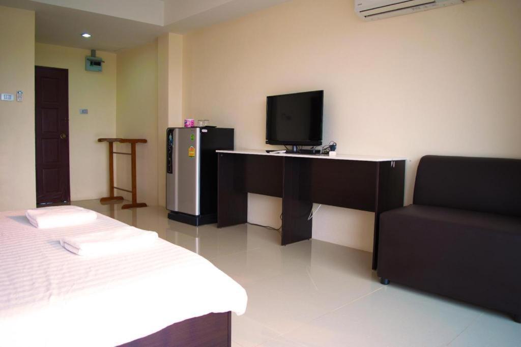 Nantharom Hotel And Restaurant Plaeng Yao Extérieur photo